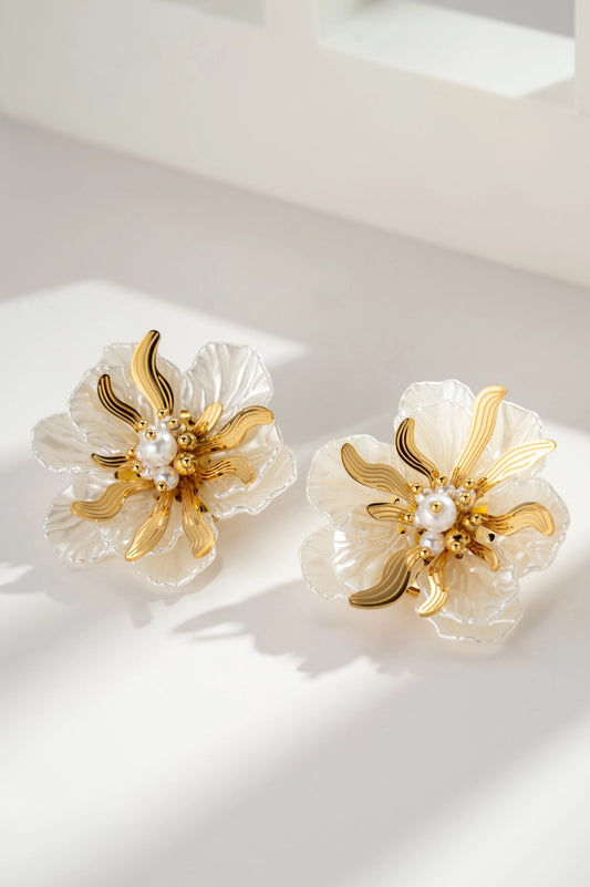 Golden Flower Loops – Romantic Elegance Luminous Pearls