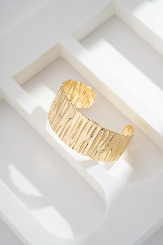 Wide Rigid Bangle with A Chic and Elegant Hammered Effect