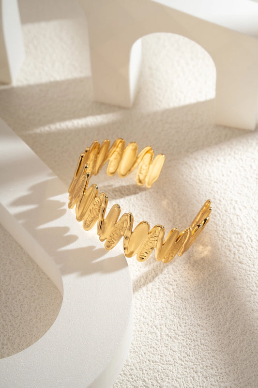 Stainless Steel Oval Link Bracelet – Gold