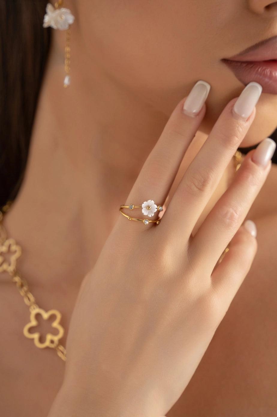 Pearl Flower Ring with Sparkling Stones in Steel